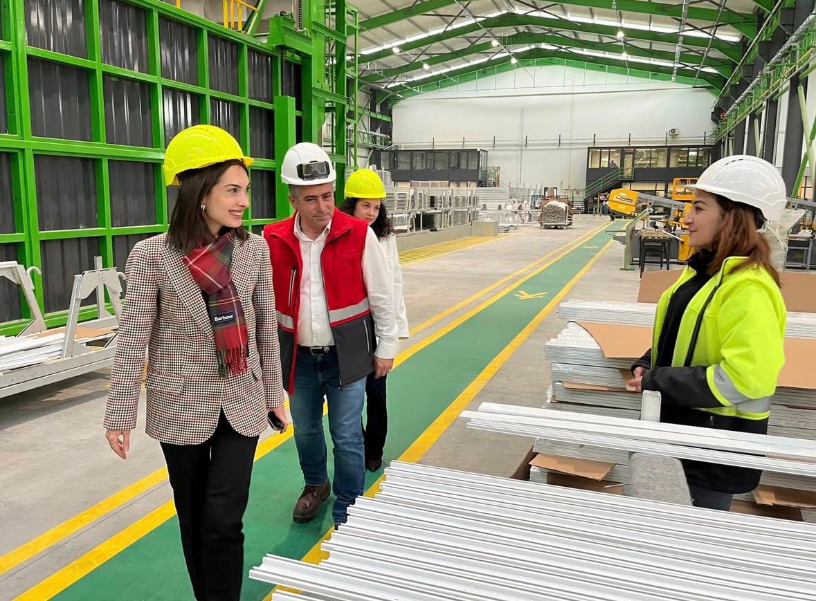 MRZ Holding | İlçe Kaymakamımız Sayın Kübra USTAOĞLU Eskipazar Sanayi Bölgesinde Bulunan  Greenal Alüminyum Fabrikamıza Ziyarette Bulundu.